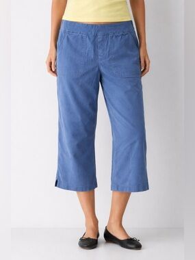 Up! Garment Wash Pull-On Capri Pants Blue Size M NWOT Stretch Slim Fit